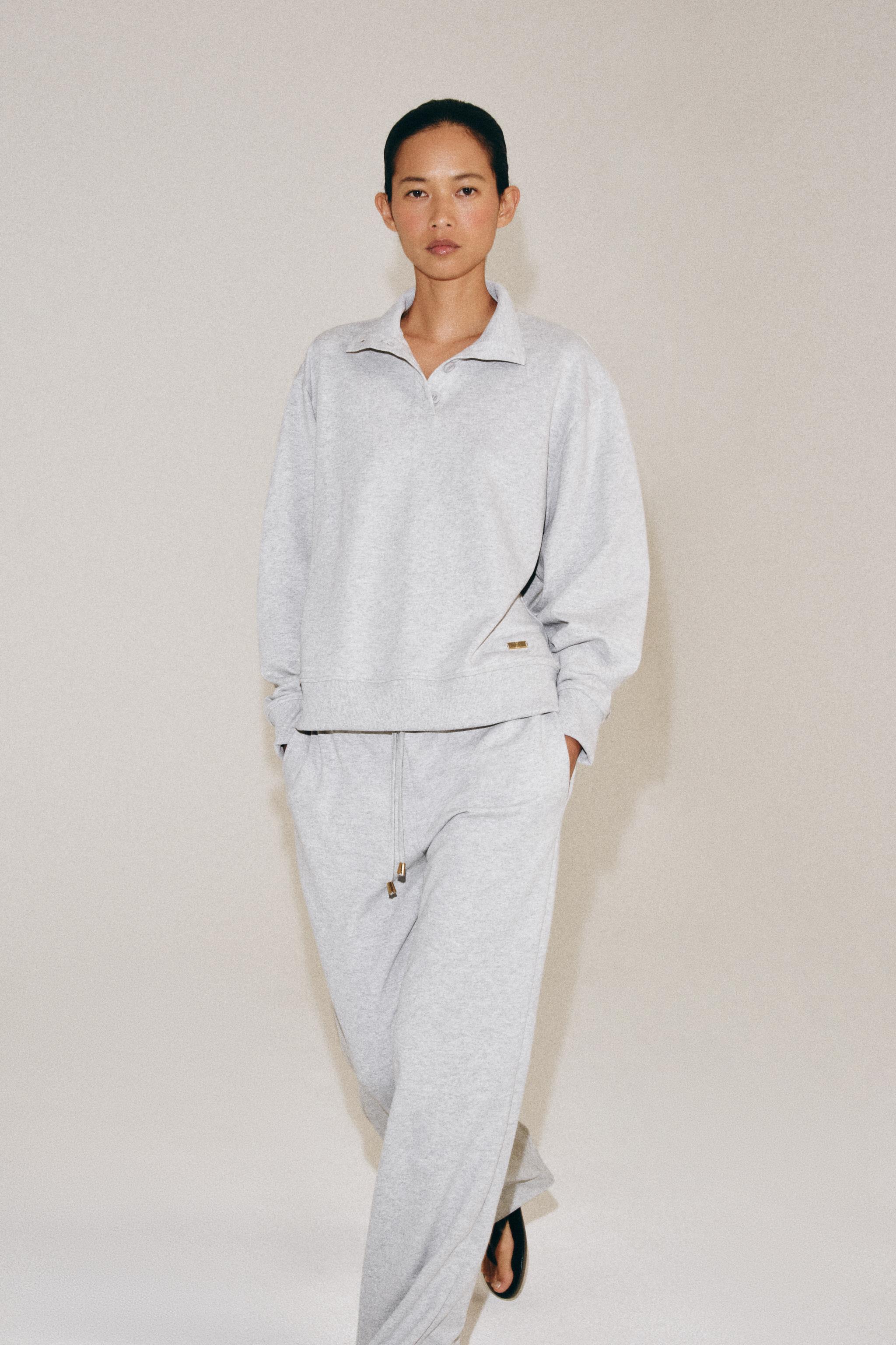 BUTTONED FLEECE SWEATSHIRT